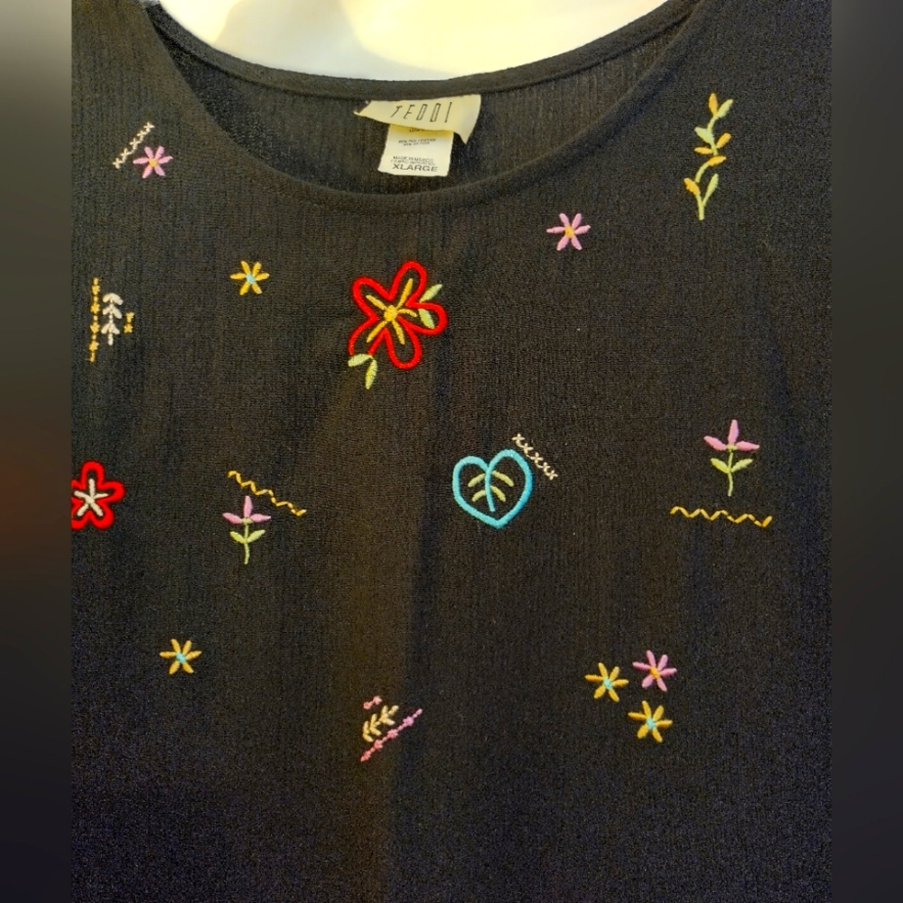 Vintage! Black Dress with floral embroidery